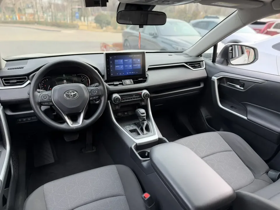 Toyota RAV4 2.0L CVT 2WD Fashion Edition 2022 — миниатюра 2