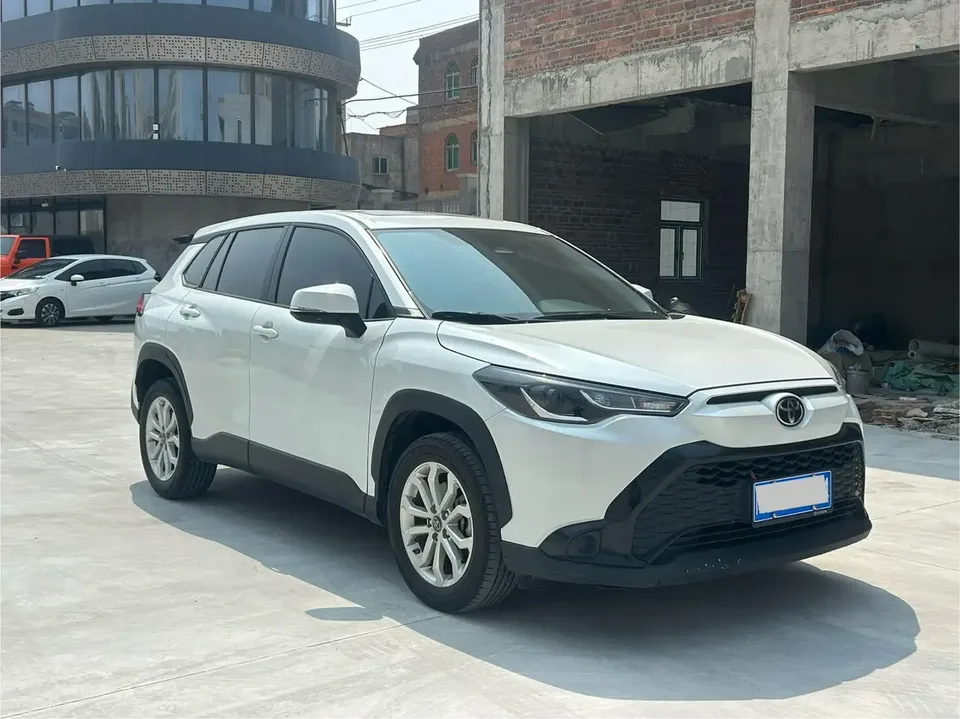 Toyota Frontlander 2.0L CVT Leading Edition 2023 — миниатюра 3