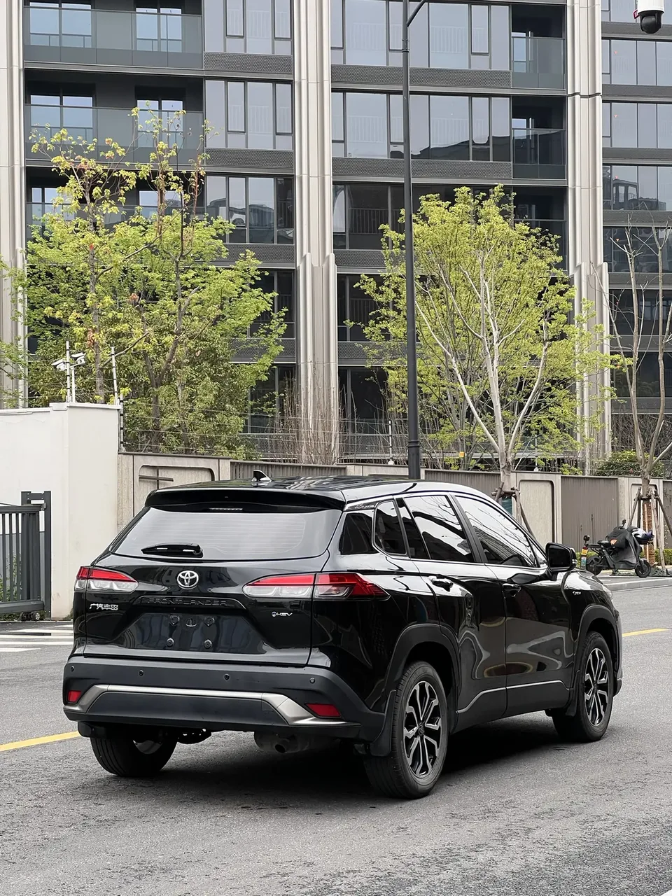 Toyota Frontlander 2.0L Intelligent Electric Hybrid Dual Engine Deluxe Edition 2024 — миниатюра 4