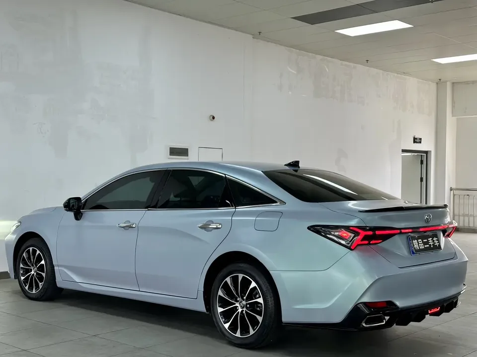 Toyota Avalon 2.0L Deluxe Edition 2023 — миниатюра 4
