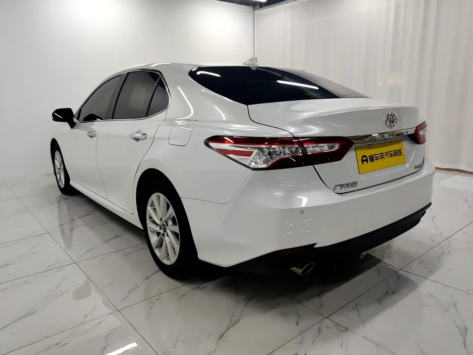 Toyota Camry 2.0G Deluxe Edition 2022 — миниатюра 2