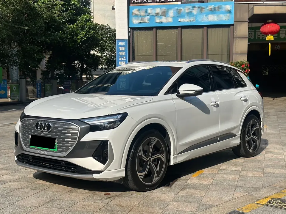 Audi Q4 e-tron 2024