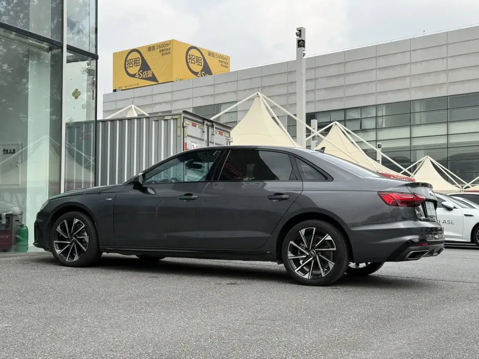 Audi a4 l A4L 2023 40 TFSI luxury and dynamic model 2023 — thumbnail 4