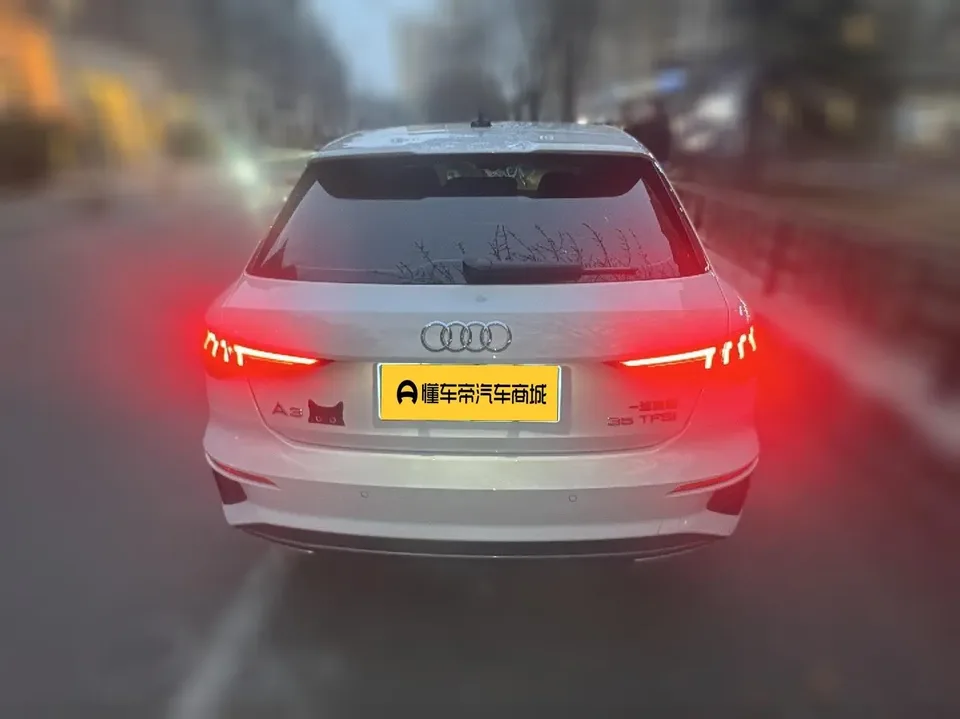 Audi A3 facelift Sportback 35 TFSI luxury sports model 2023 — миниатюра 5