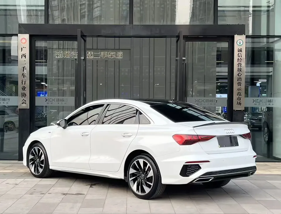 Audi A3 facelift Sportback 35 TFSI stylish and sporty 2023 — миниатюра 2