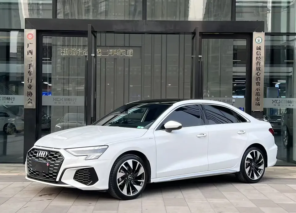 Audi A3 facelift Sportback 35 TFSI stylish and sporty 2023 — фото 1, купить с доставкой в Москву