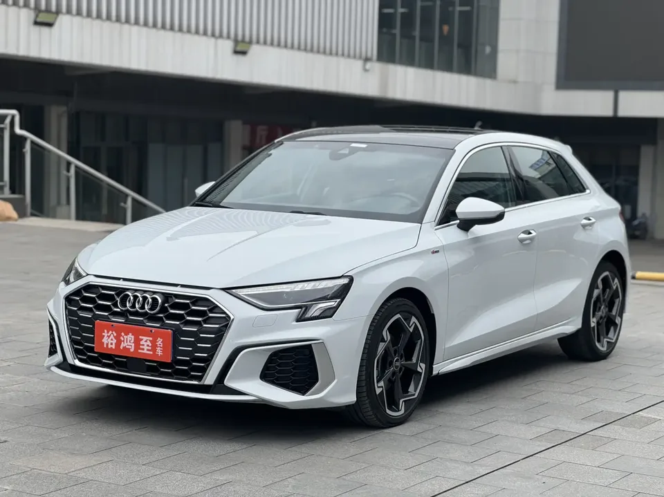 Audi A3 A3 2023 facelift Sportback 35 TFSI luxury sports model 2023 — photo 1, buy with delivery to Moscow