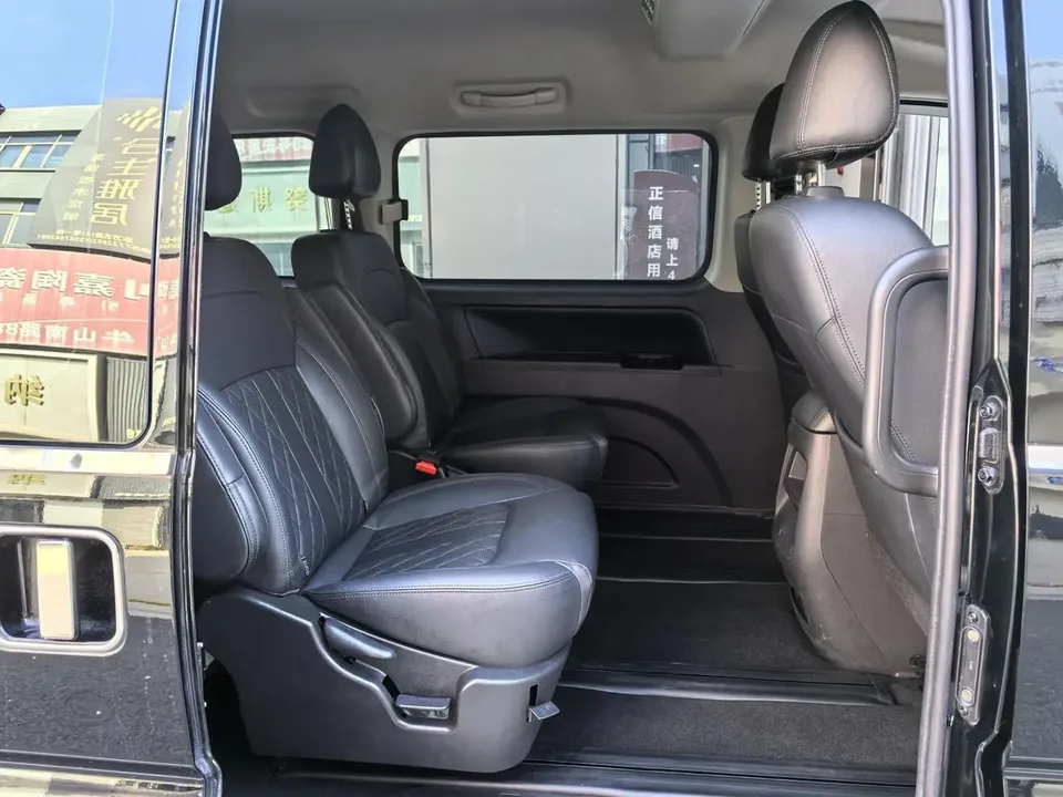Forthing Lingzhi Lingzhi 2022 M5L 1.6L 7-seater practical model 2023 — thumbnail 3