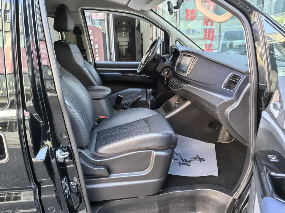Forthing Lingzhi Lingzhi 2022 M5L 1.6L 7-seater practical model 2023 — thumbnail 5