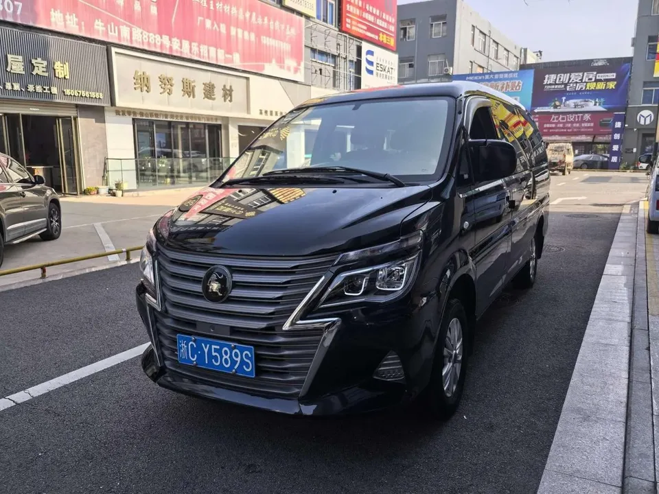 Forthing Lingzhi Lingzhi 2022 M5L 1.6L 7-seater practical model 2023 — photo 1, buy with delivery to Moscow