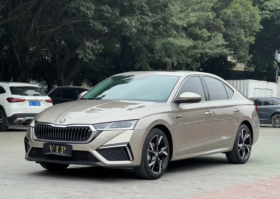 Skoda Octavia PRO TSI280 DSG Exclusive Edition 2022 — фото 1, купить с доставкой в Москву