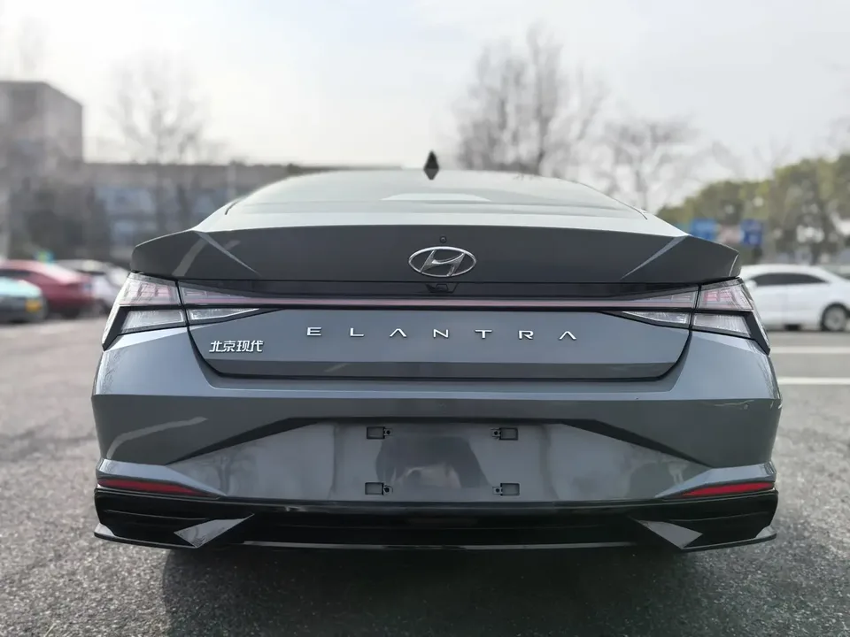 Hyundai Elantra Elantra 2021 1.5L CVT LUX Premium Edition 2022 — миниатюра 2