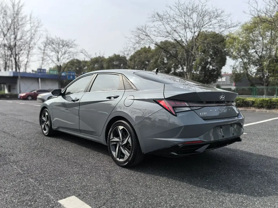 Hyundai Elantra Elantra 2021 1.5L CVT LUX Premium Edition 2022 — миниатюра 4