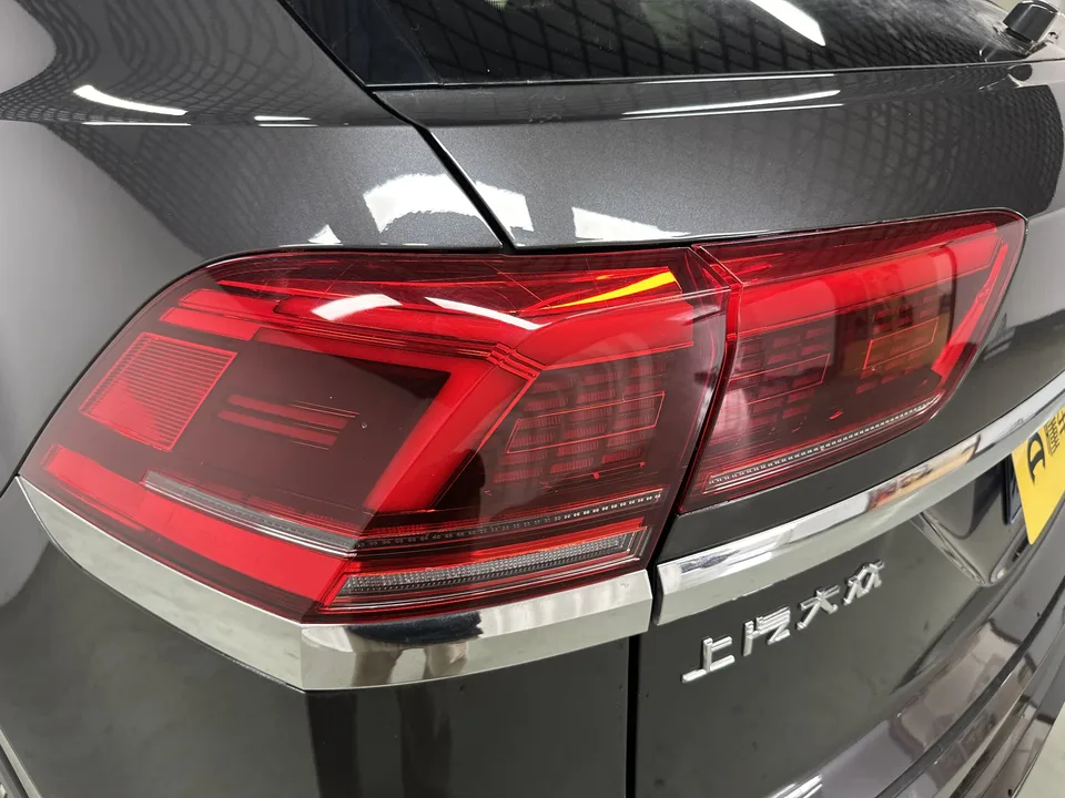 Volkswagen Teramont Tuang 2022 Touron X 380TSI 4WD Luxury Edition 2022 — миниатюра 4