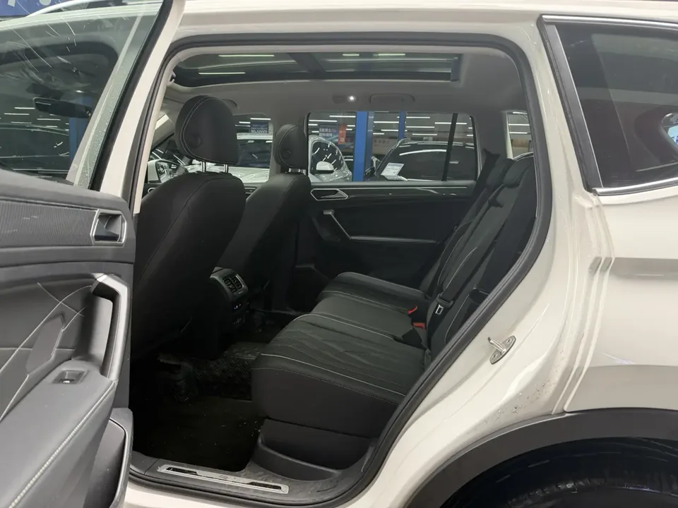 Volkswagen Tiguan L Tiguan L 2022 330TSI Automatic 2WD R-Line Enjoy Edition 2022 — миниатюра 5