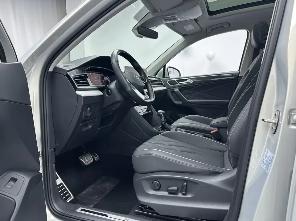 Volkswagen Tiguan L Tiguan L 2022 Tiguan L 2022 380TSI automatic four-wheel drive R-Line 7-seater version 2022 — thumbnail 5