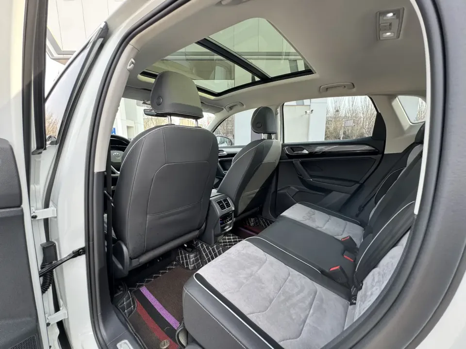 Volkswagen Tayron X 330TSI 2WD Premium Intelligent Edition 2022 — миниатюра 3