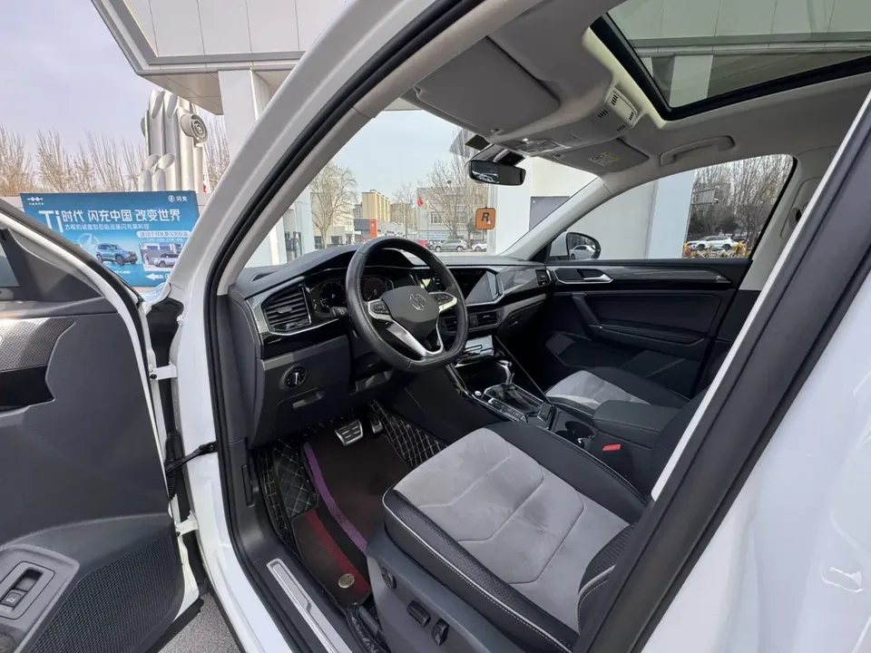 Volkswagen Tayron X 330TSI 2WD Premium Intelligent Edition 2022 — миниатюра 5