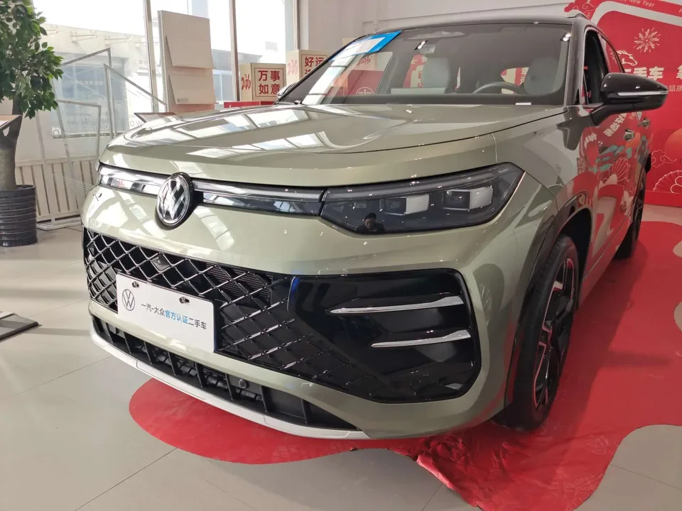 Volkswagen Tayron 2026 Tayron L 380TSI 4WD Luxury Easy Package 2025 — фото 1, купить с доставкой в Москву