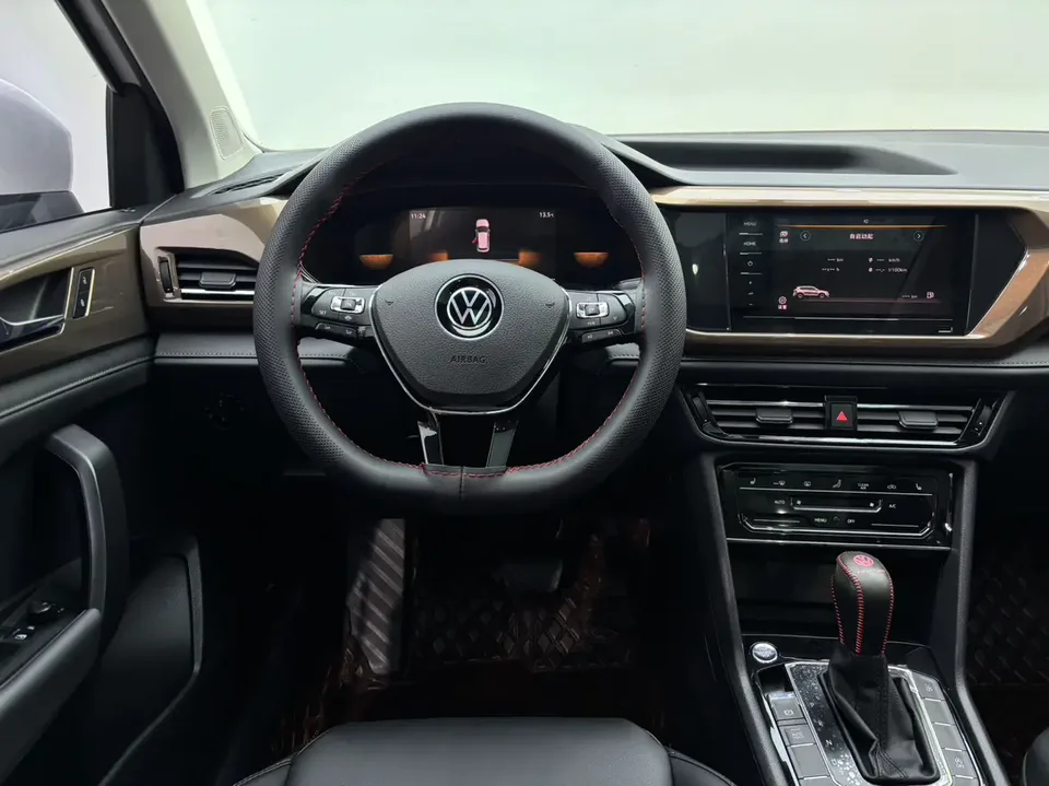 Volkswagen Tharu 280TSI 2WD Luxury Edition 2022 — миниатюра 3