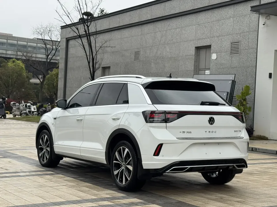Volkswagen T-Roc 300TSI DSG Starlight Edition 2024 — миниатюра 2