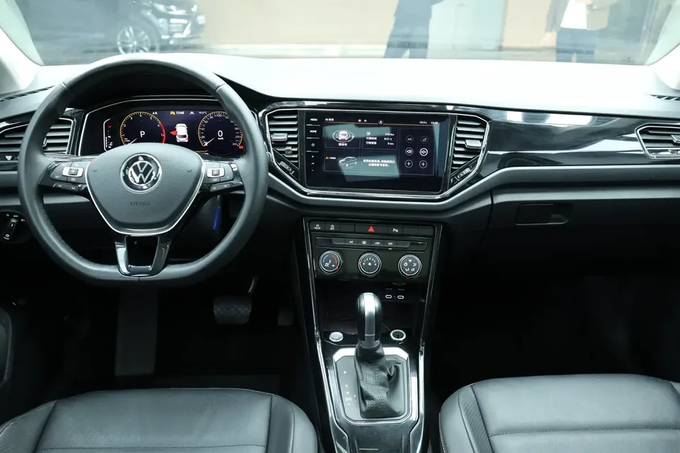 Volkswagen T-Roc TANG 2022 280TSI DSG 2WD Comfort PLUS 2022 — миниатюра 3