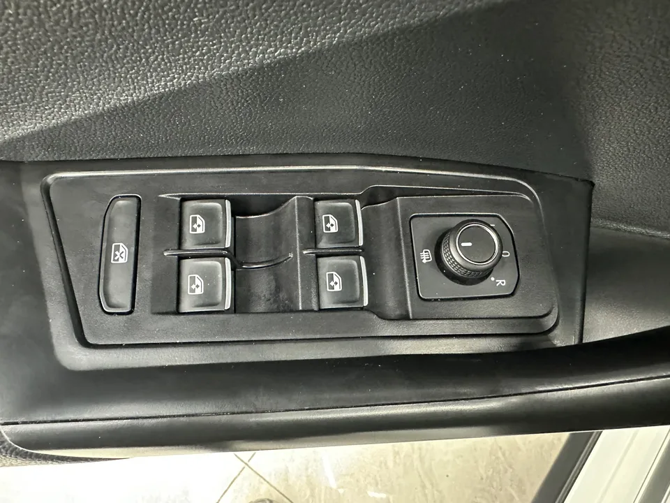 Volkswagen T-Roc Tanyue 280TSI DSG 2WD R-Line Pro PLUS 2022 — миниатюра 5