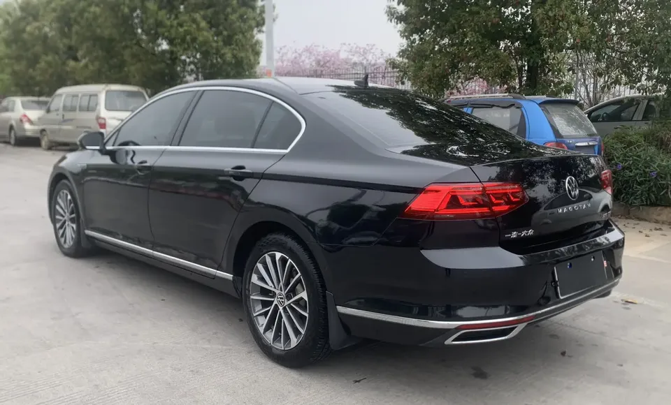 Volkswagen Magotan Magotan 2020 380TSI DSG Luxury Edition 2022 — миниатюра 4