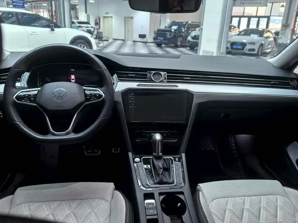 Volkswagen Magotan Magotan 2023 2 million commemorative edition 330TSI DSG luxury model 2024 — миниатюра 3