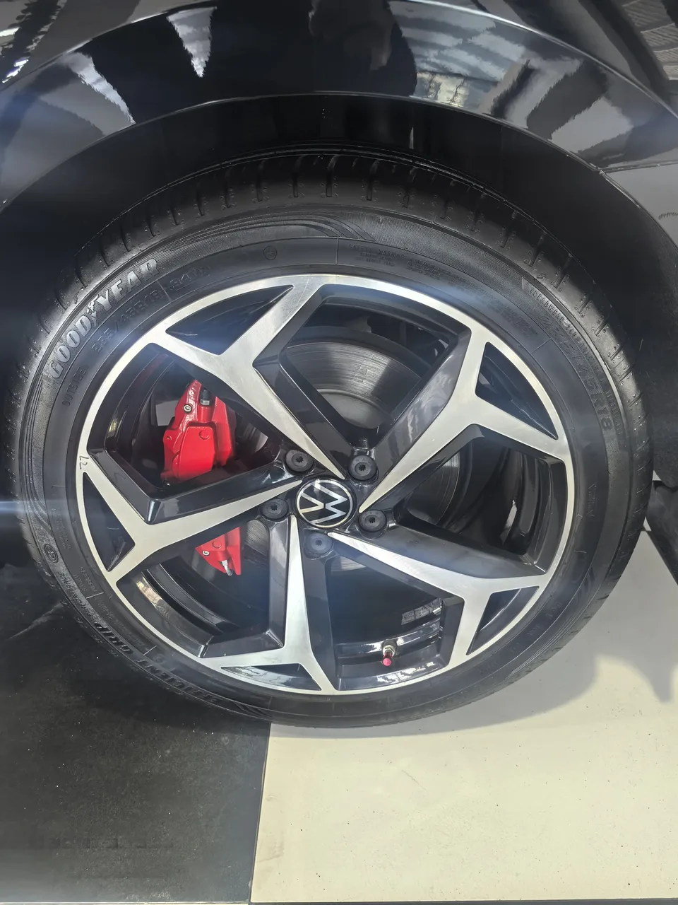 Volkswagen Magotan Magotan 2023 2 million commemorative edition 330TSI DSG luxury model 2024 — миниатюра 4