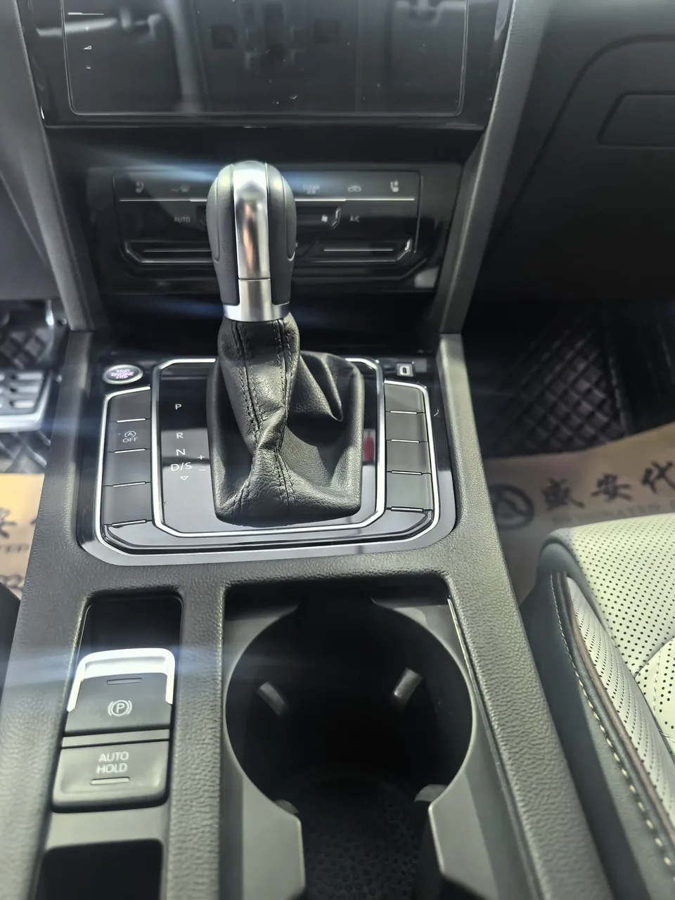 Volkswagen Magotan Magotan 2023 2 million commemorative edition 330TSI DSG luxury model 2024 — миниатюра 5