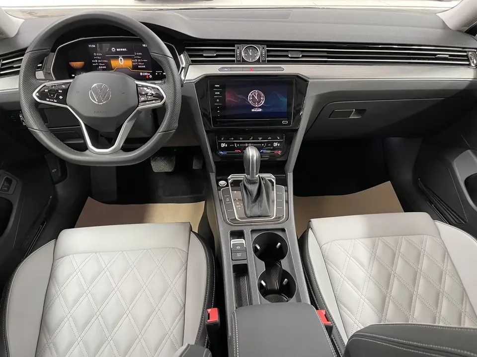 Volkswagen Magotan facelift model 280TSI DSG luxury model 2025 — миниатюра 3