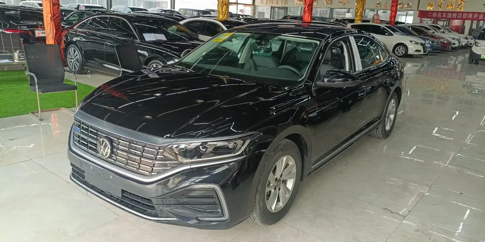 Volkswagen Passat PHEV 2025