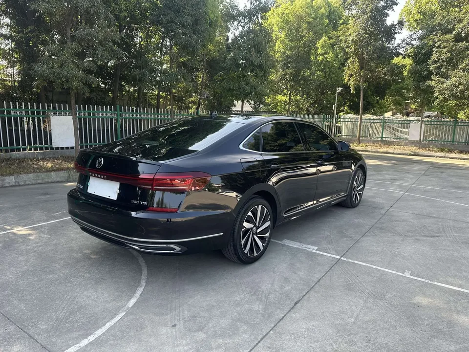 Volkswagen Passat facelift 330TSI Elite Edition 2023 — миниатюра 2