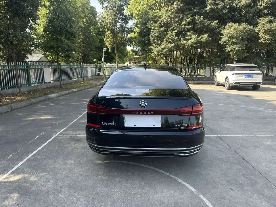 Volkswagen Passat facelift 330TSI Elite Edition 2023 — миниатюра 4