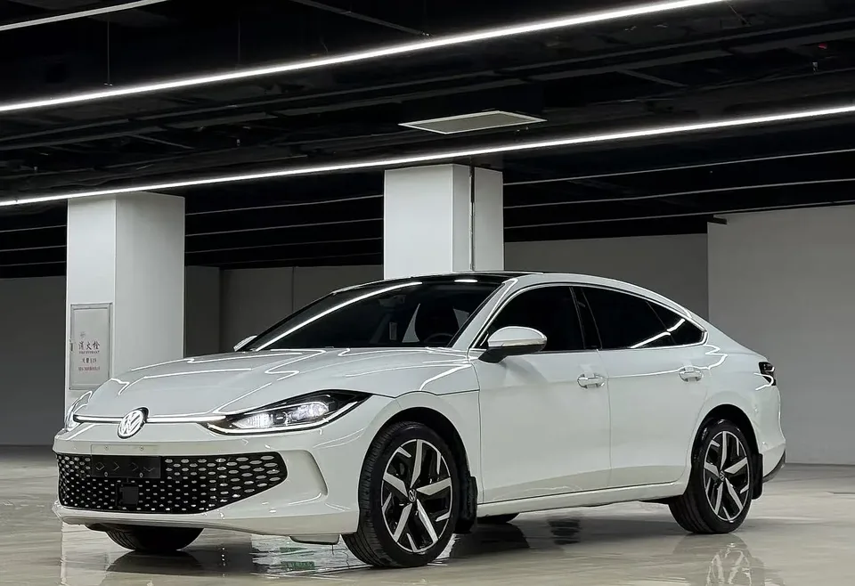 Volkswagen Lamando Lingdu 2025 Lingdu 2025 Lingdu L 280TSI DSG Cool Edition 2025 — photo 1, buy with delivery to Moscow