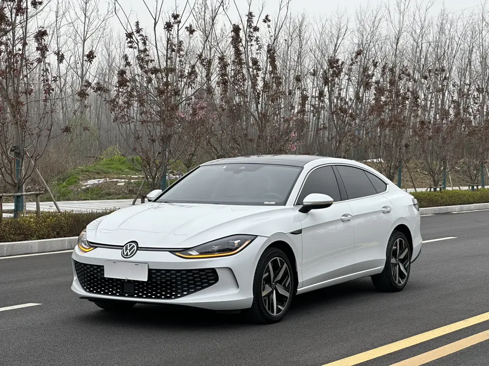 Volkswagen Lamando Lingdu 2023 Lingdu L 280TSI DSG Cool Edition 2023 — photo 1, buy with delivery to Moscow