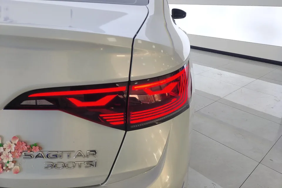 Volkswagen Sagitar 2023 Sagitar 300TSI DSG Beyond Edition 2024 — миниатюра 2