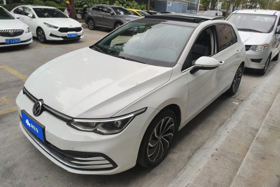 Volkswagen Golf golf 2021 280TSI DSG Pro 2022 — photo 1, buy with delivery to Moscow