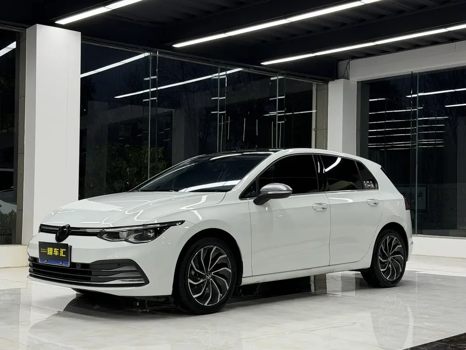 Volkswagen Golf golf 2023 280TSI DSG Pro 2023 — photo 1, buy with delivery to Moscow