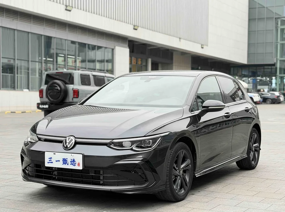 Volkswagen Golf Golf 2023 280TSI DSG R-Line Lite 2022 — фото 1, купить с доставкой в Москву