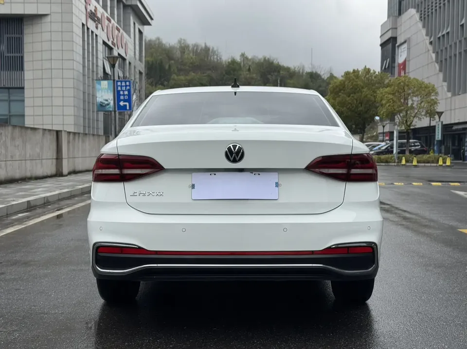 Volkswagen Lavida facelift 1.5L automatic 5 million version 2023 — миниатюра 2