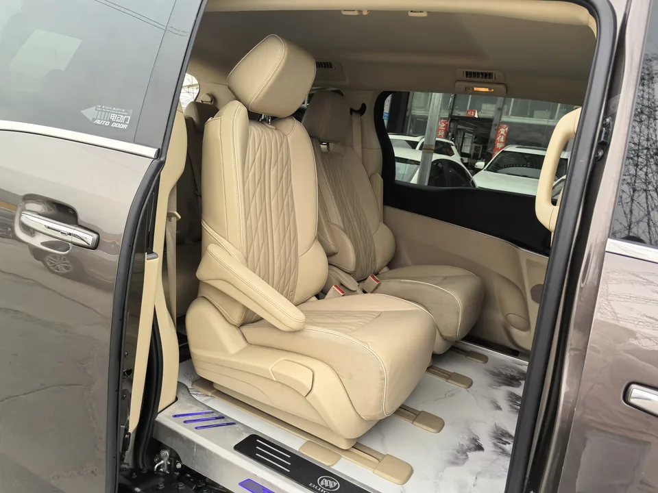 Buick GL8 Land Business Class 2.0T Luxury Edition 2023 — миниатюра 4