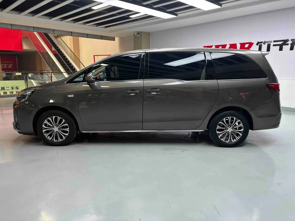 Buick GL8 Buick GL8 2023 Land Business Class 2.0T Comfort Edition 2022 — миниатюра 2