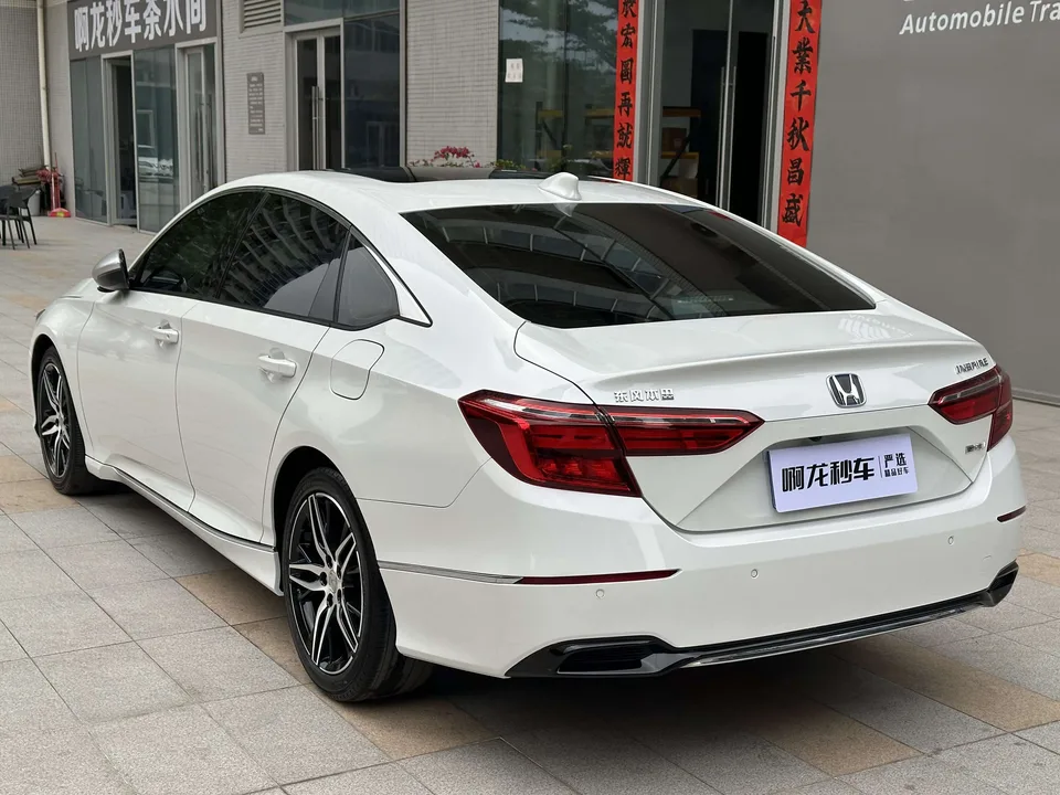Honda Inspire 2022 Insignia Hybrid 2.0L Pure Edition 2023 — миниатюра 2