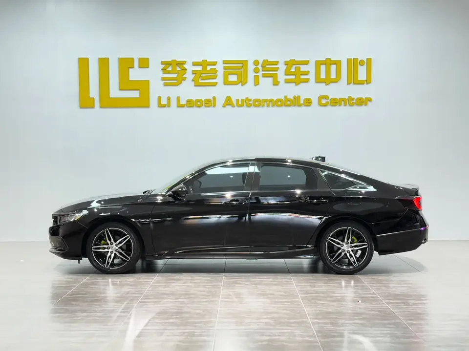 Honda Accord 2022 Accord 260TURBO Fantasy Night Premium Edition 2022 — миниатюра 4