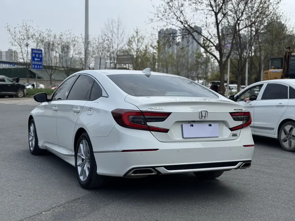 Honda Accord Accord 2022 260TURBO Deluxe Edition 2022 — миниатюра 2
