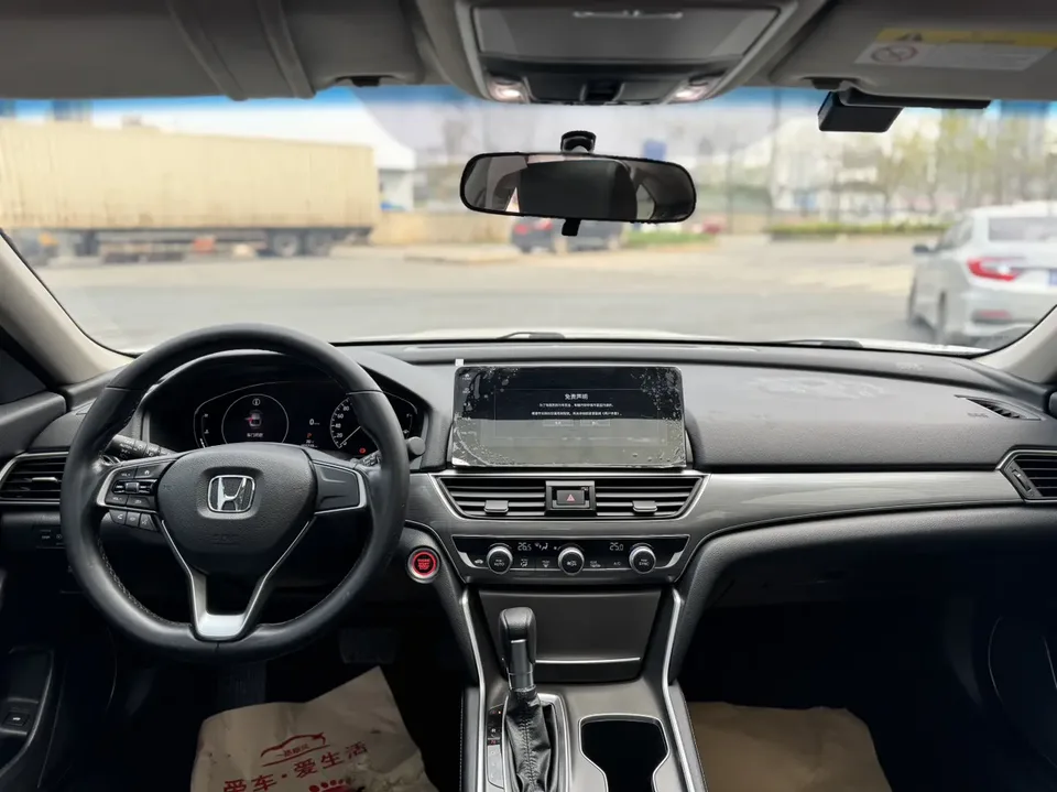 Honda Accord Accord 2022 260TURBO Deluxe Edition 2022 — миниатюра 4