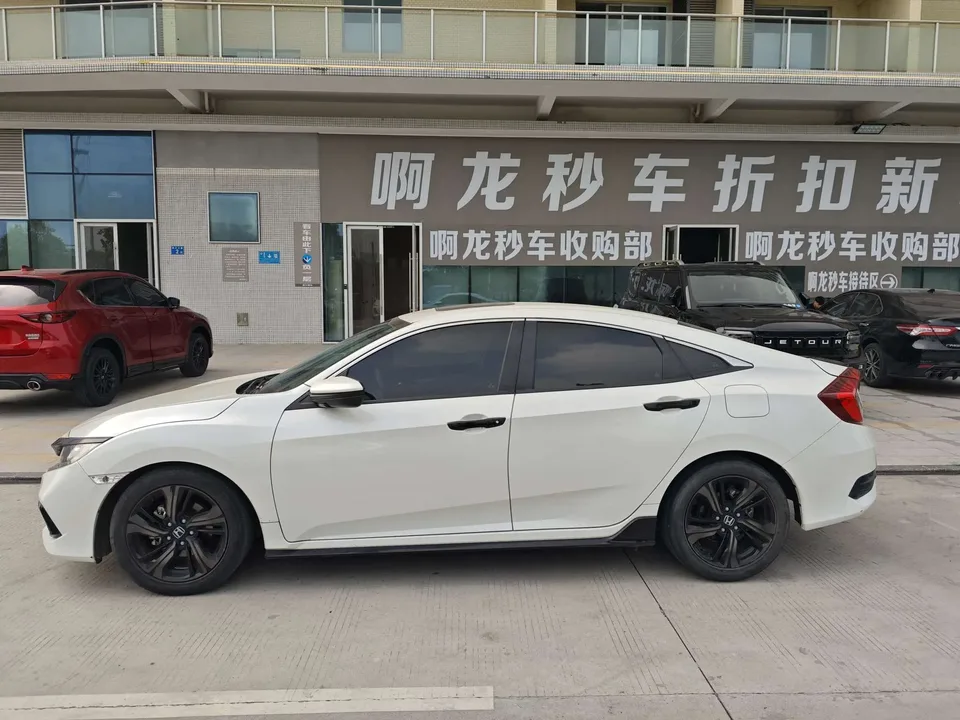 Honda CIVIC 220TURBO CVT burning version National VI 2022 — миниатюра 4