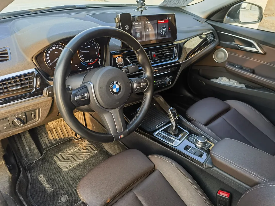 BMW 1 Series facelift 120i M Sport Night Edition 2023 — миниатюра 3